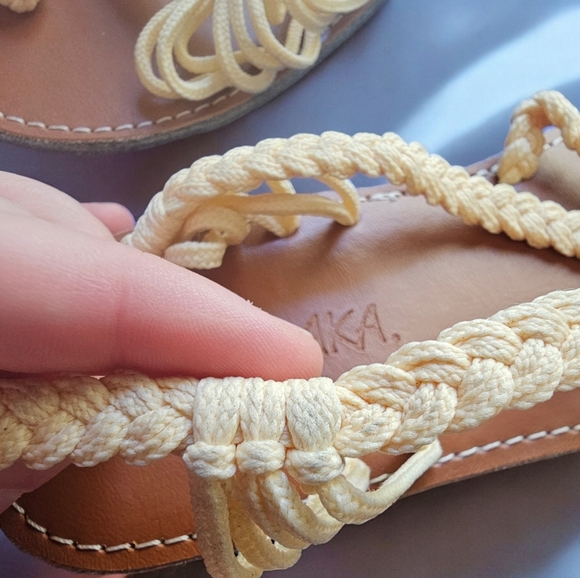 Palm Leaf Flat Women's Sandals | Sweet-Ivory - Picture 4 of 8